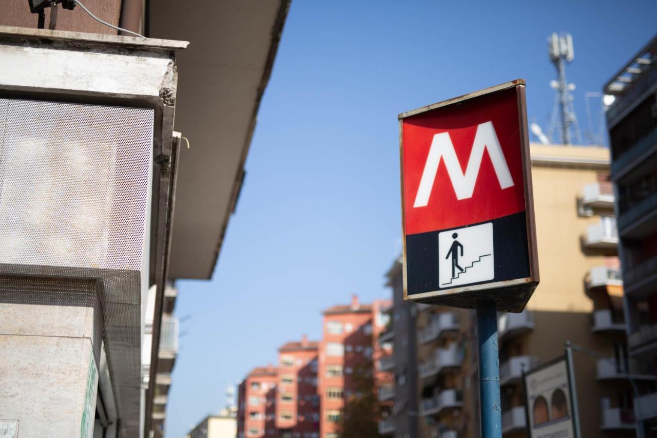 ローマLady Butterfly - Metro A Lucio Sestioアパートメント エクステリア 写真